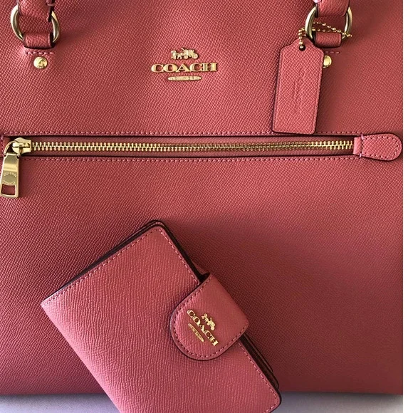 🔥Price drop Coach Gallery Tote in Taffy/Gold and wallet set - Picture 4 of 16